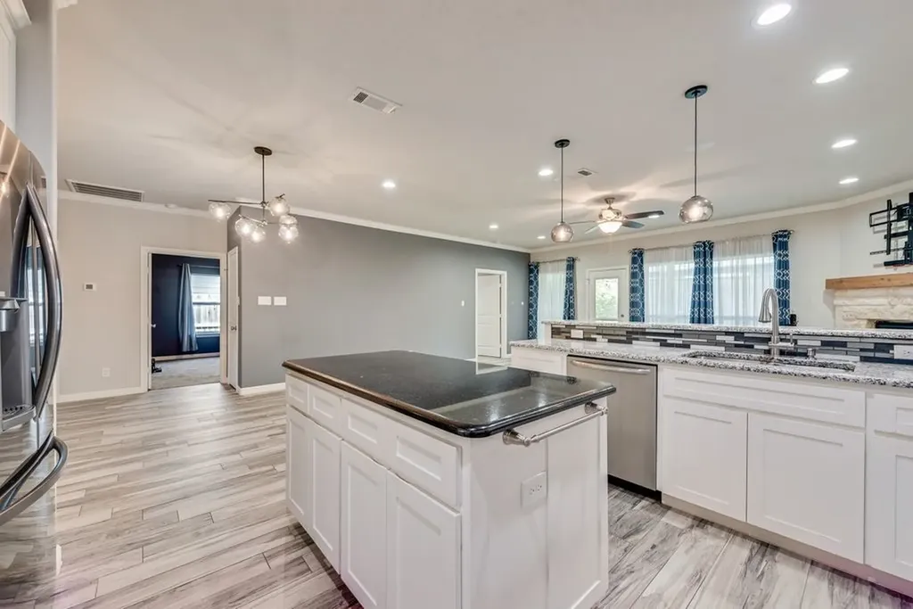 5420 Meandering Road River Oaks TX 76114