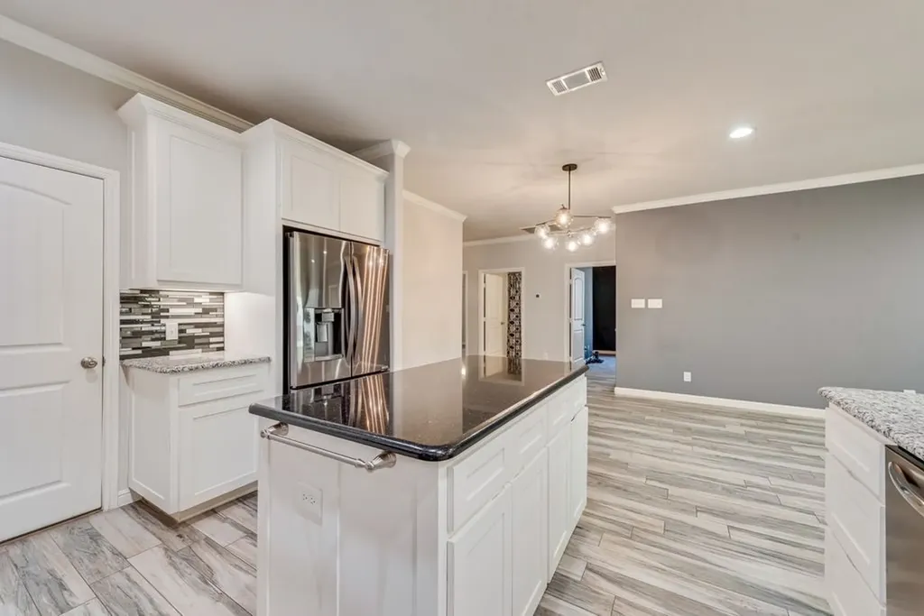 5420 Meandering Road River Oaks TX 76114