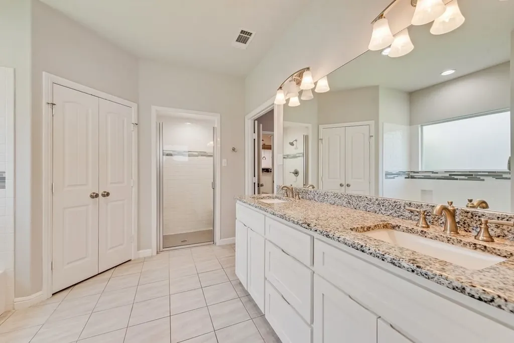 5420 Meandering Road River Oaks TX 76114