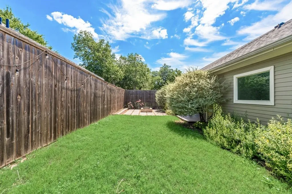 5420 Meandering Road River Oaks TX 76114