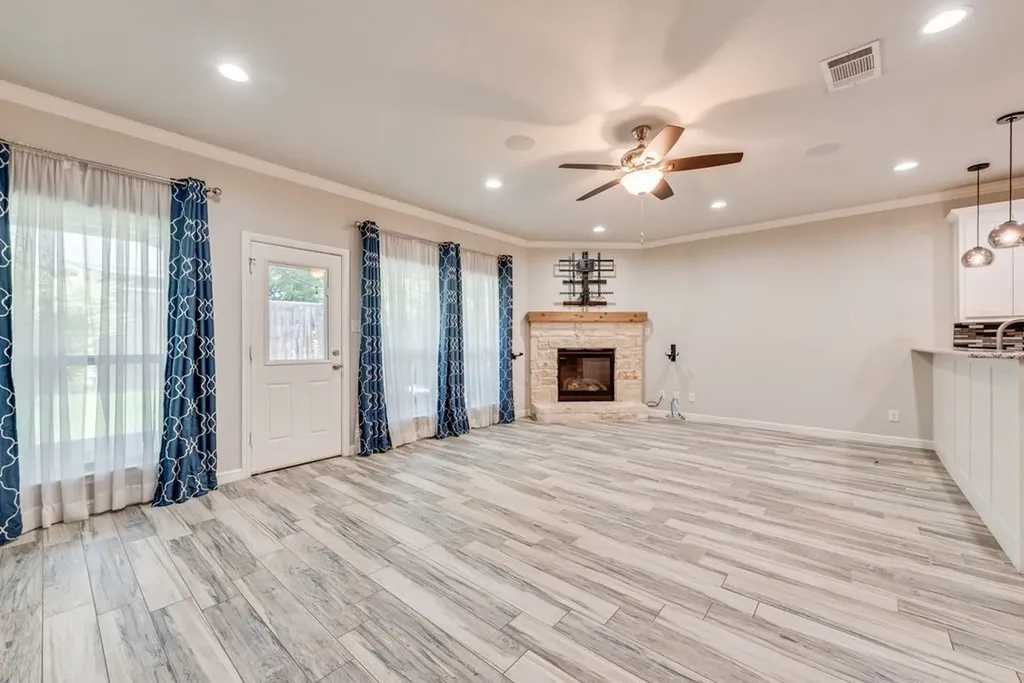 5420 Meandering Road River Oaks TX 76114
