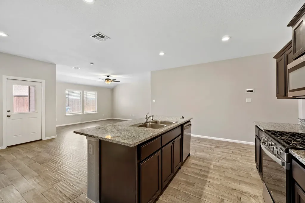 6140 Blacksmith Avenue Fort Worth TX 76179