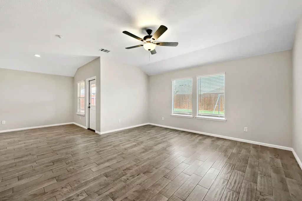 6140 Blacksmith Avenue Fort Worth TX 76179