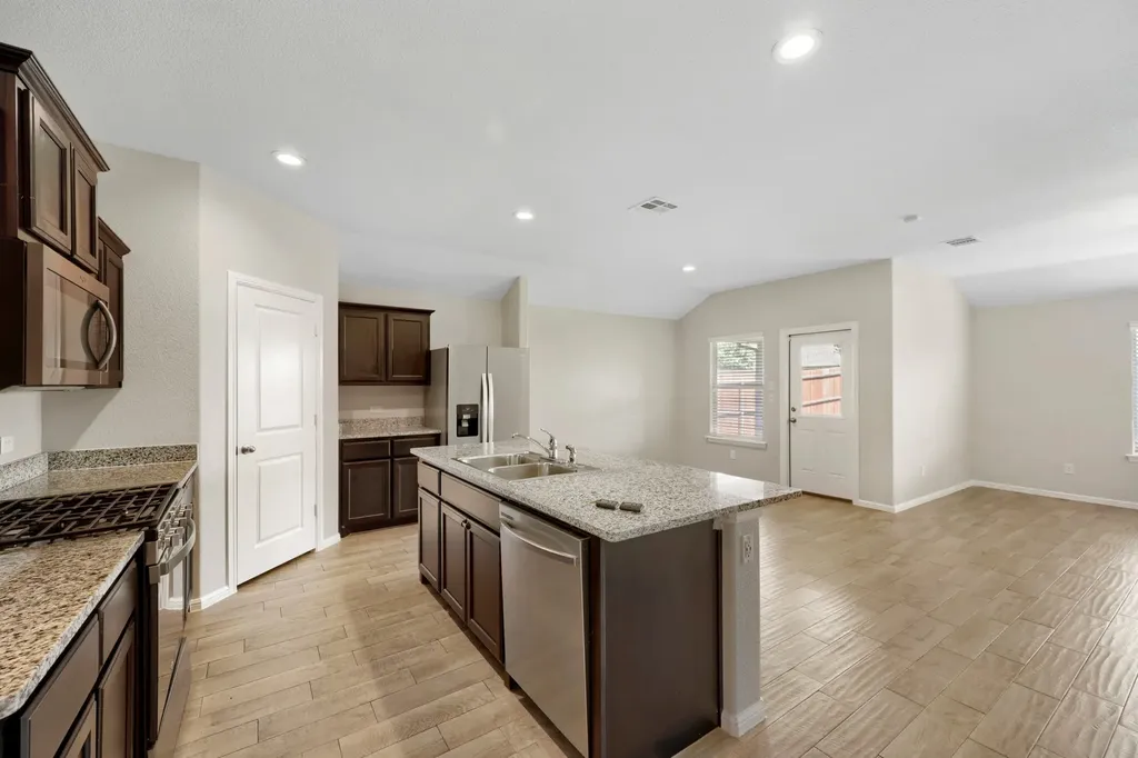 6140 Blacksmith Avenue Fort Worth TX 76179
