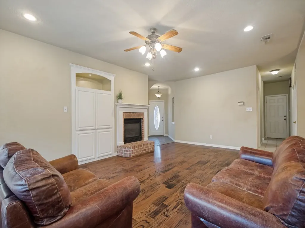 1117 Ellison Park Circle Denton TX 76205