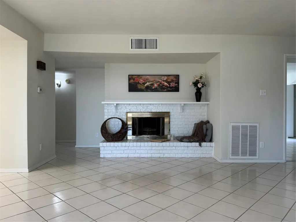 2818 Gayle Drive Garland TX 75044