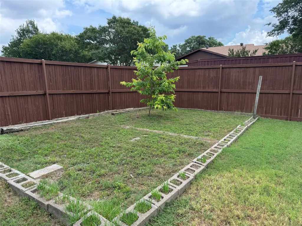 2818 Gayle Drive Garland TX 75044
