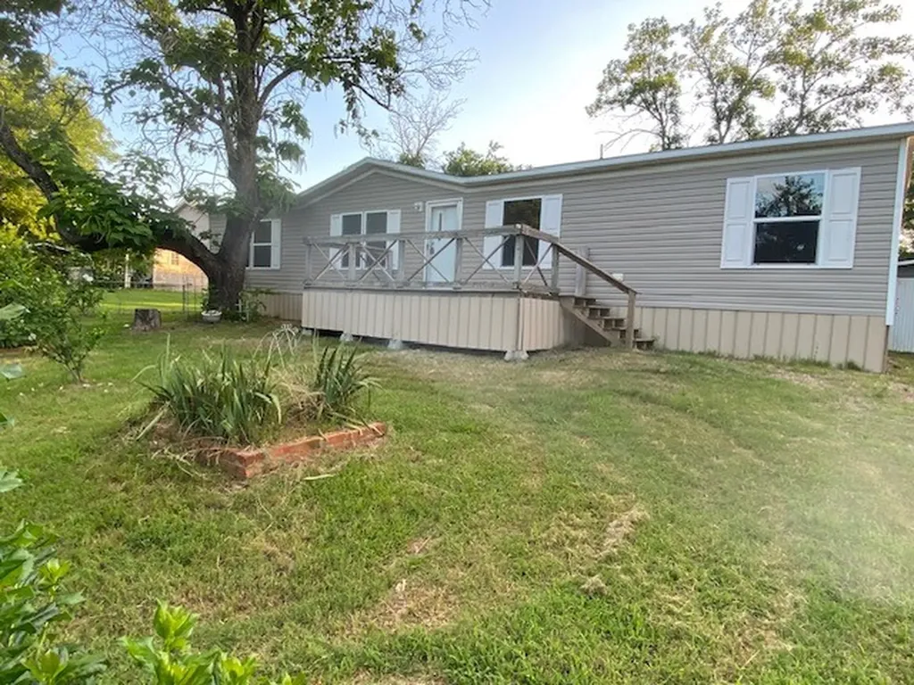 111 Pine Street Ravenna TX 75476