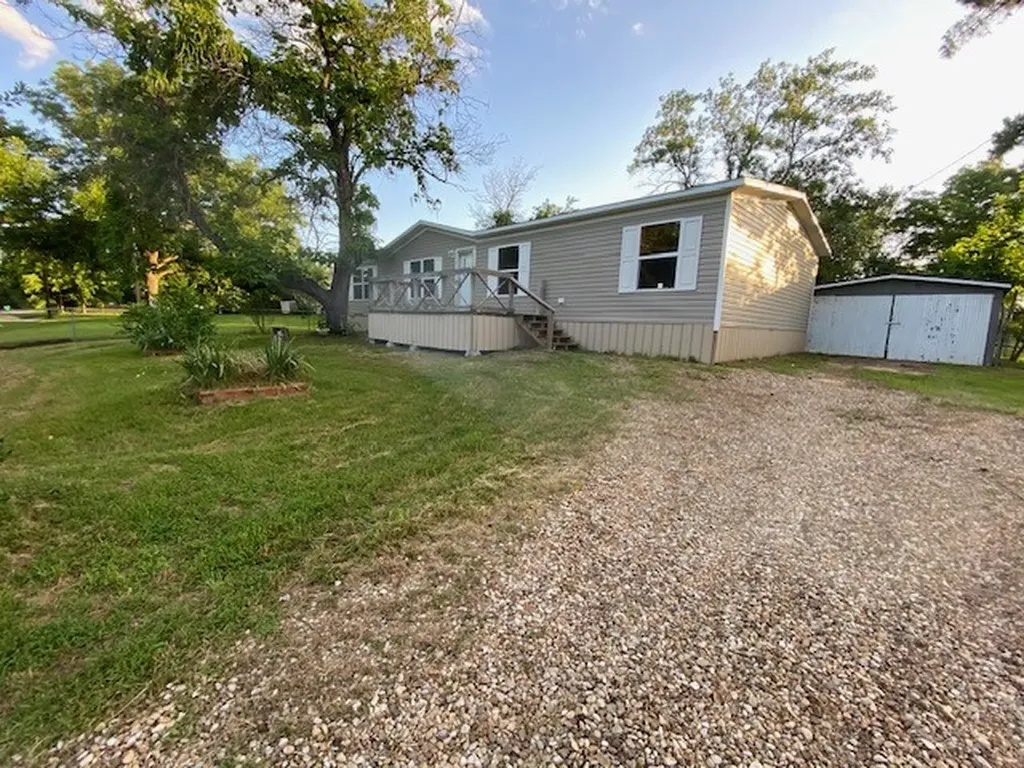 111 Pine Street Ravenna TX 75476