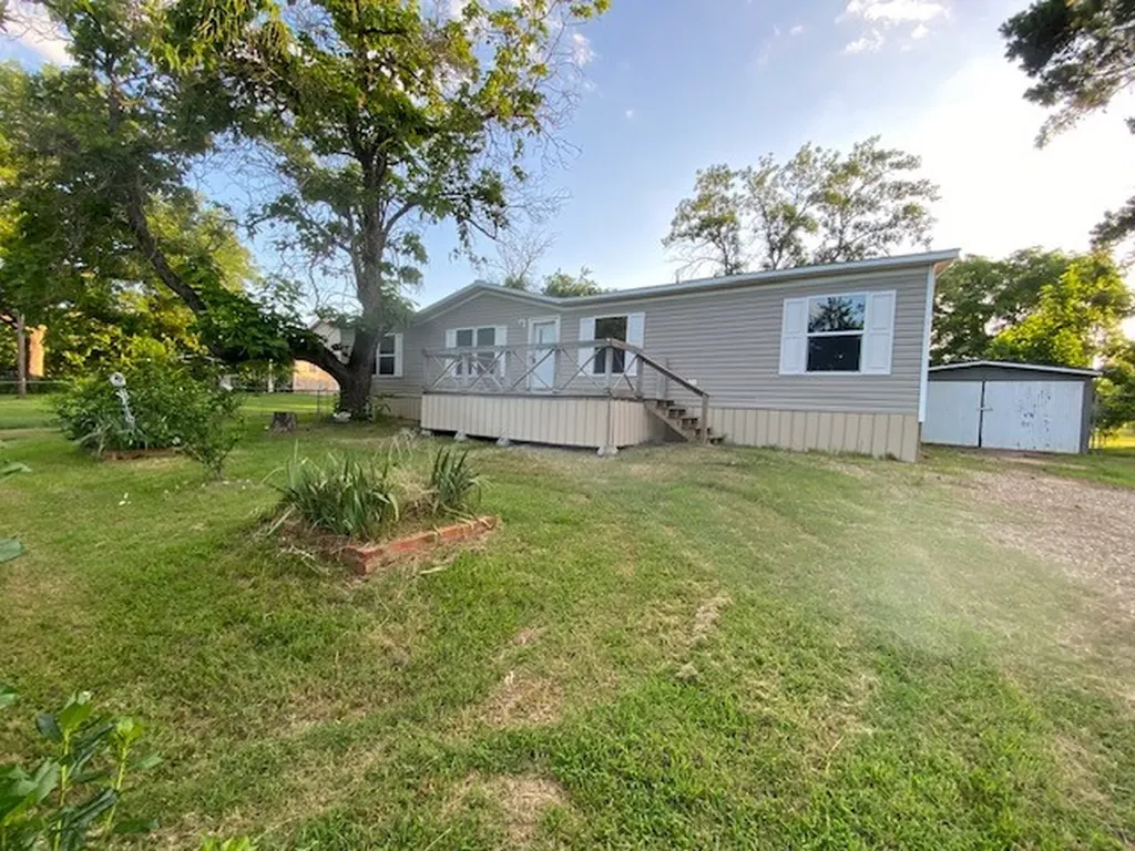111 Pine Street Ravenna TX 75476