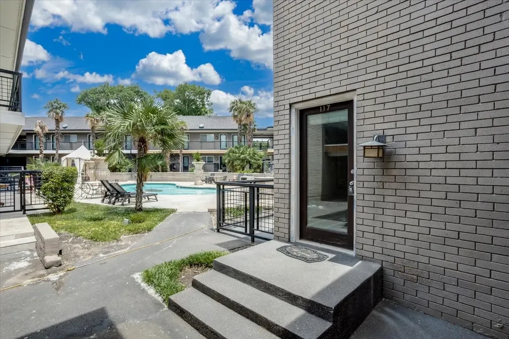 10109 Regal Park Lane Dallas TX 75230