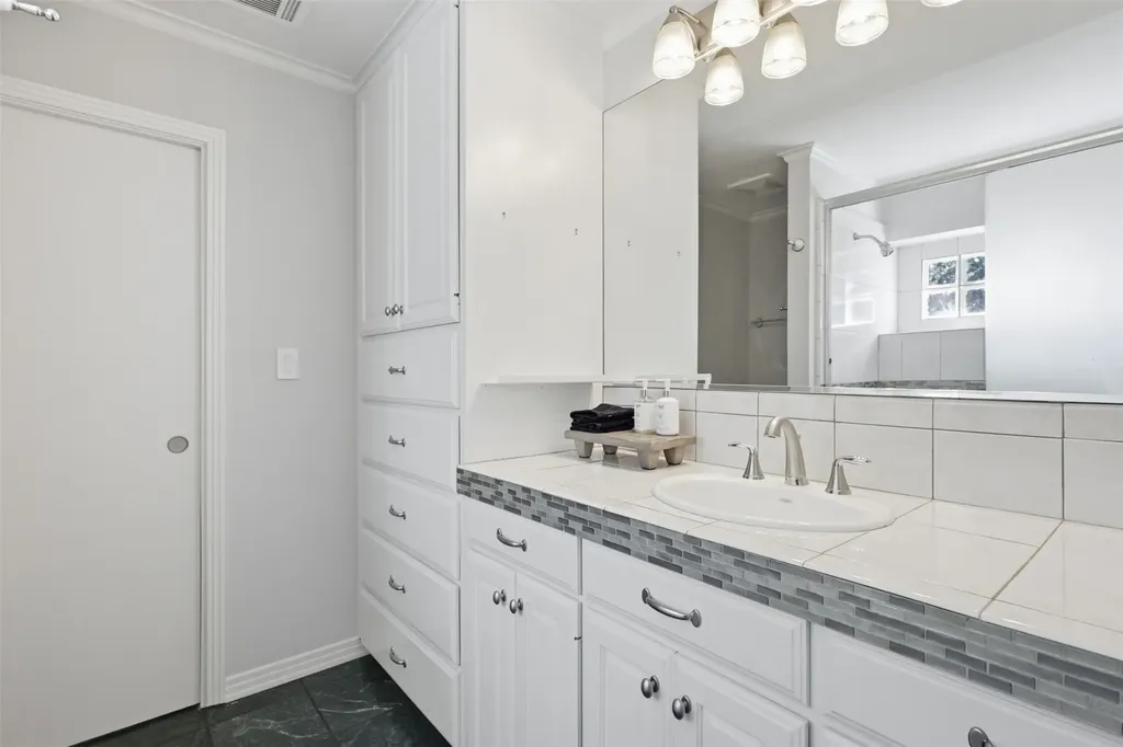4329 Taos Road Dallas TX 75209