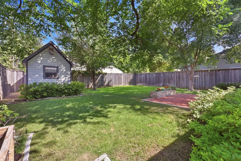 4329 Taos Road Dallas TX 75209