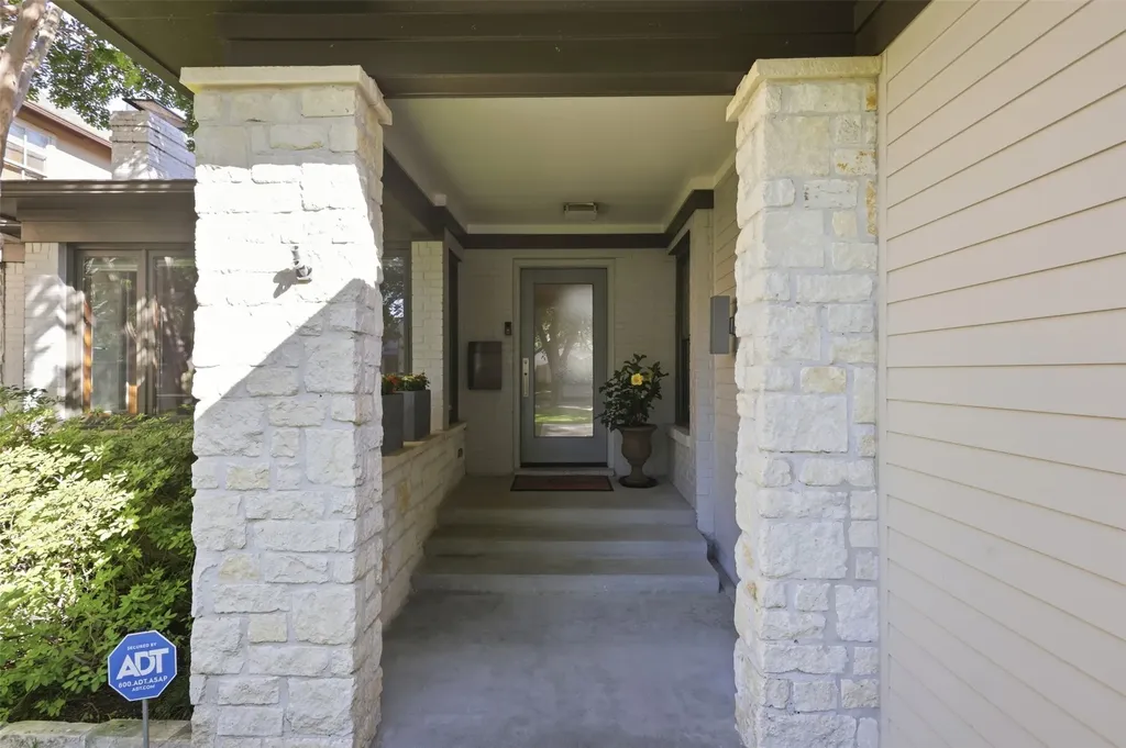 4329 Taos Road Dallas TX 75209