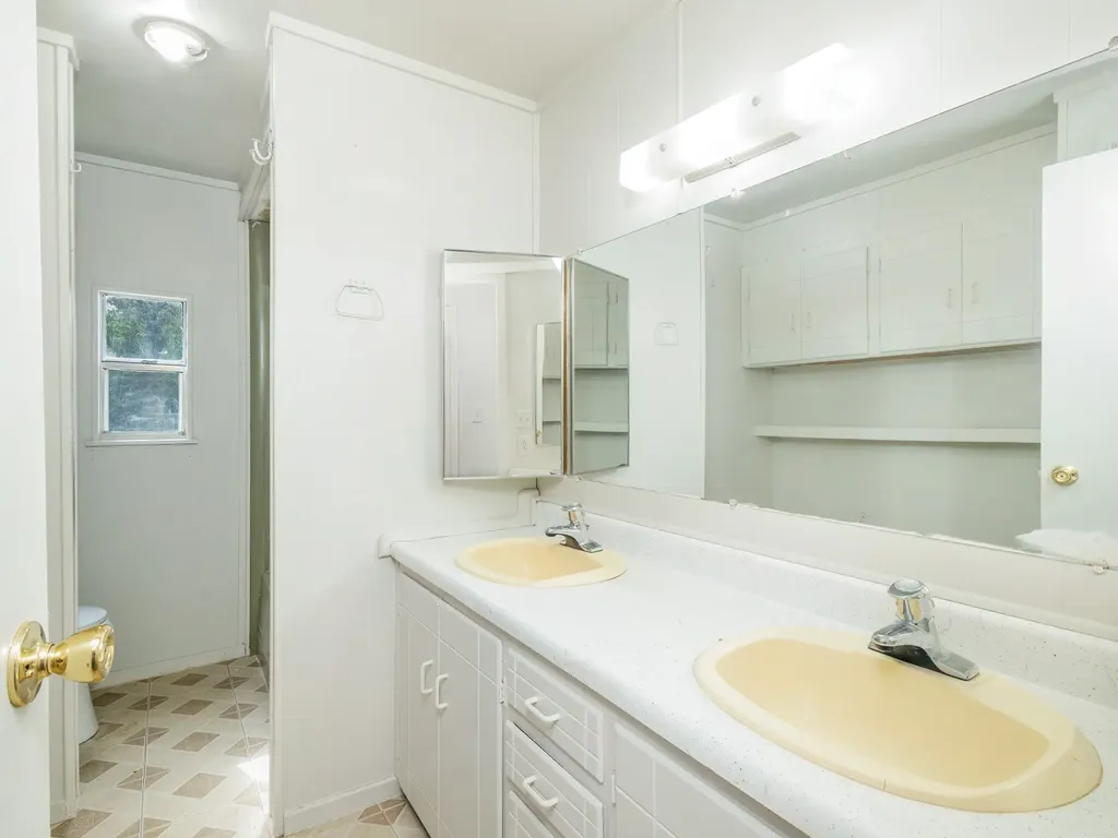 3010 Captains Cove May TX 76857