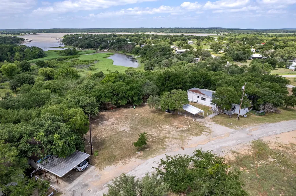 3010 Captains Cove May TX 76857