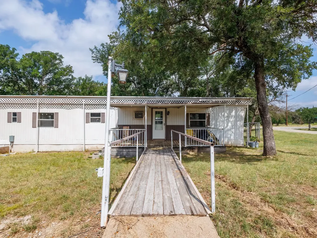 3010 Captains Cove May TX 76857
