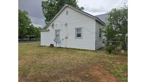 200 SE Avenue F Childress TX 79201