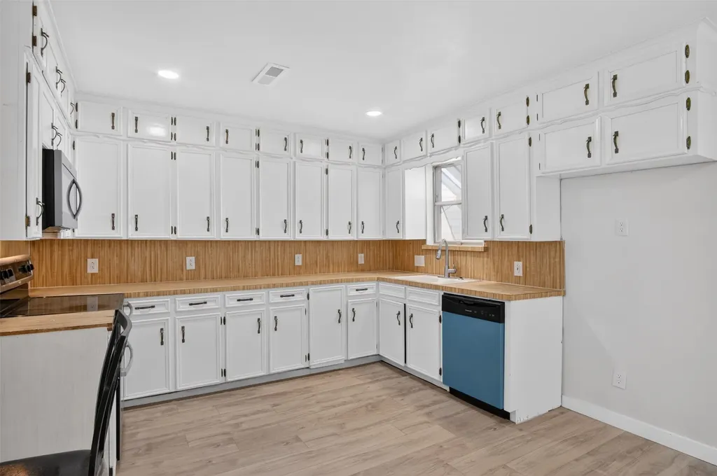 821 Gustav Street River Oaks TX 76114