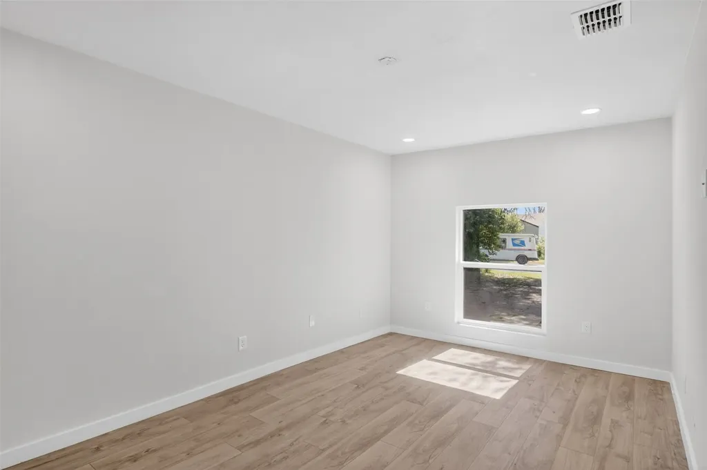 821 Gustav Street River Oaks TX 76114