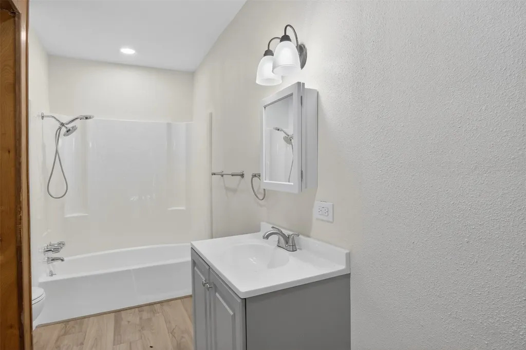821 Gustav Street River Oaks TX 76114