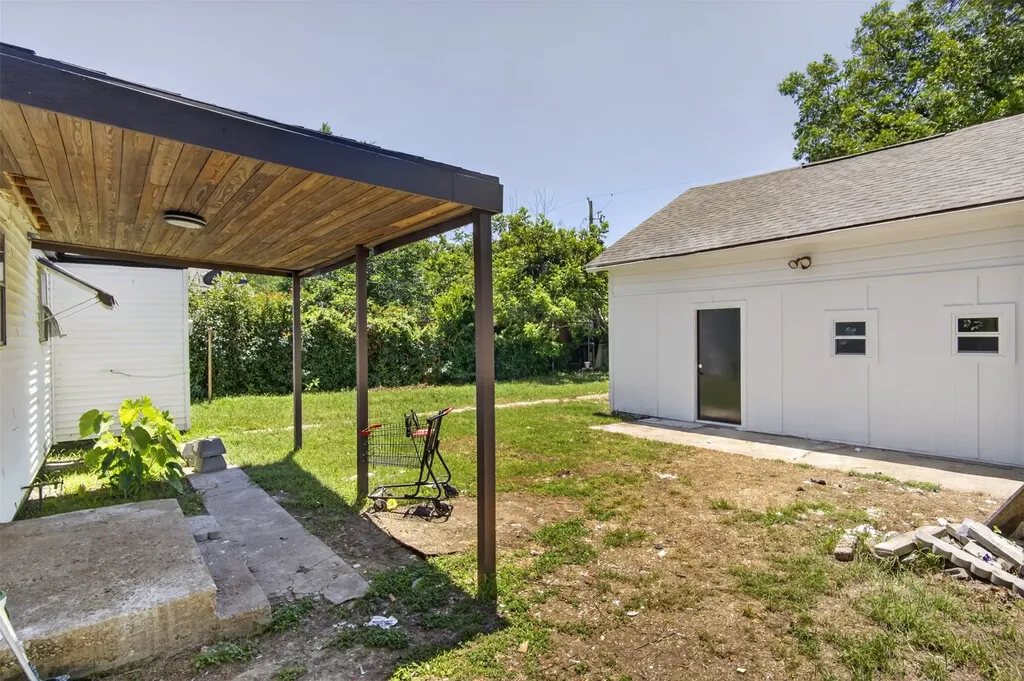 821 Gustav Street River Oaks TX 76114