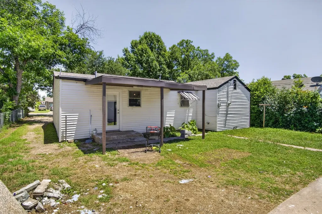 821 Gustav Street River Oaks TX 76114