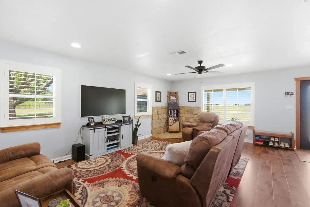 1198 Poe Prairie Road Millsap TX 76066