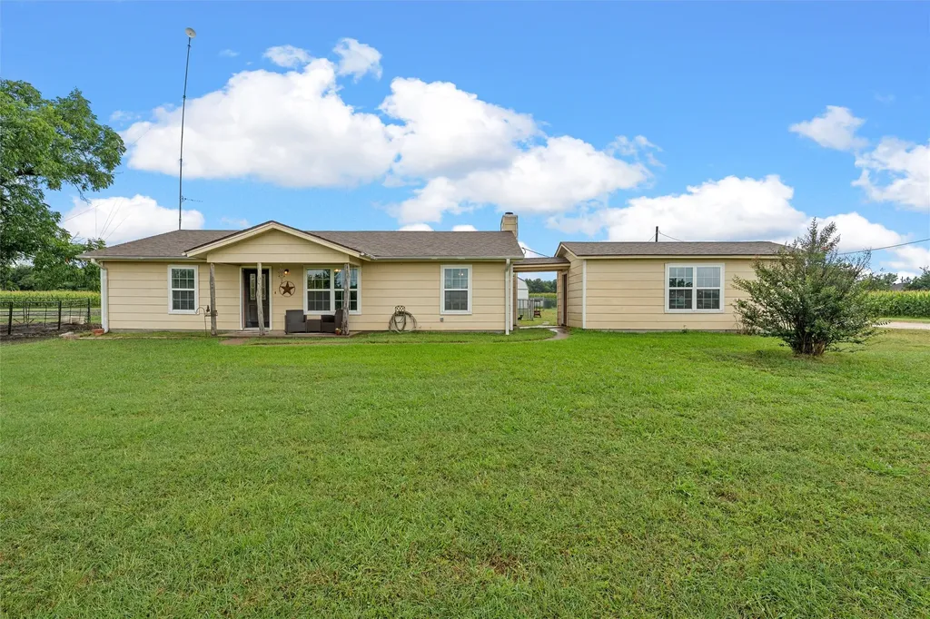 2851 Fm 339 Mount Calm TX 76673