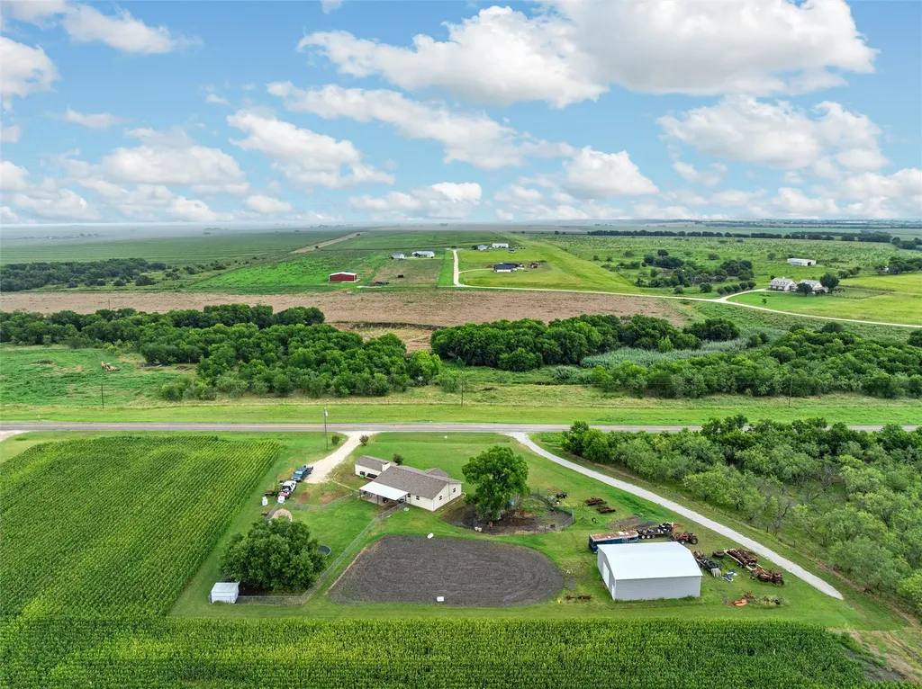 2851 Fm 339 Mount Calm TX 76673