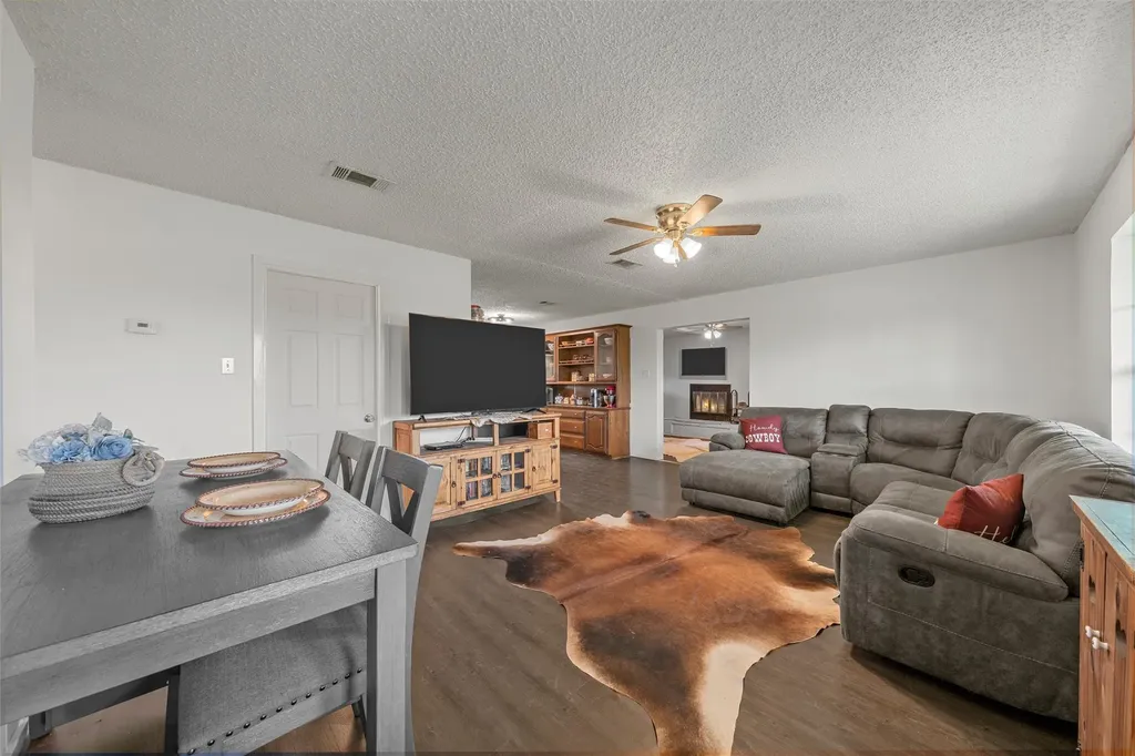 2851 Fm 339 Mount Calm TX 76673
