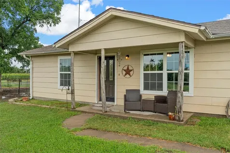 2851 Fm 339 Mount Calm TX 76673