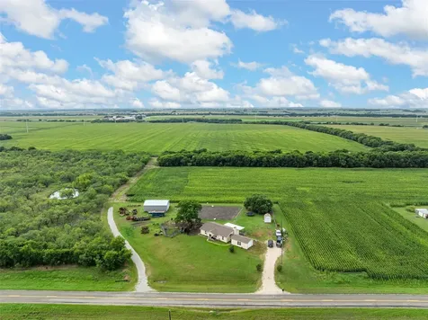 2851 Fm 339 Mount Calm TX 76673