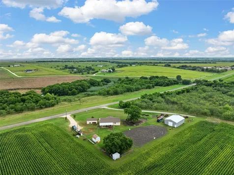 2851 Fm 339 Mount Calm TX 76673