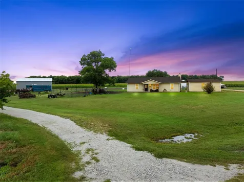 2851 Fm 339 Mount Calm TX 76673