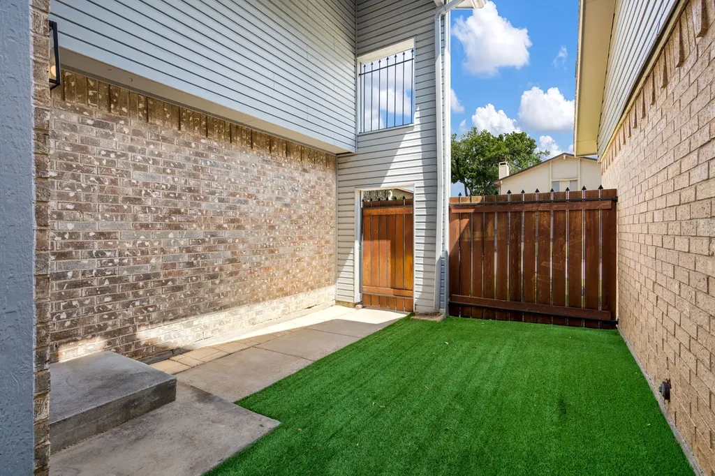 407 San Maria Drive Garland TX 75043