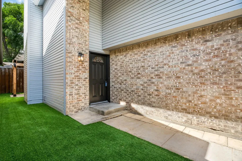 407 San Maria Drive Garland TX 75043