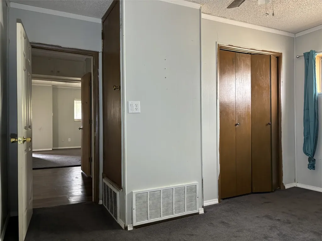 214 E Fourth Henrietta TX 76365