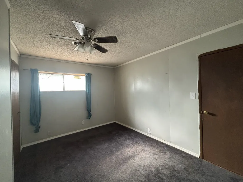 214 E Fourth Henrietta TX 76365