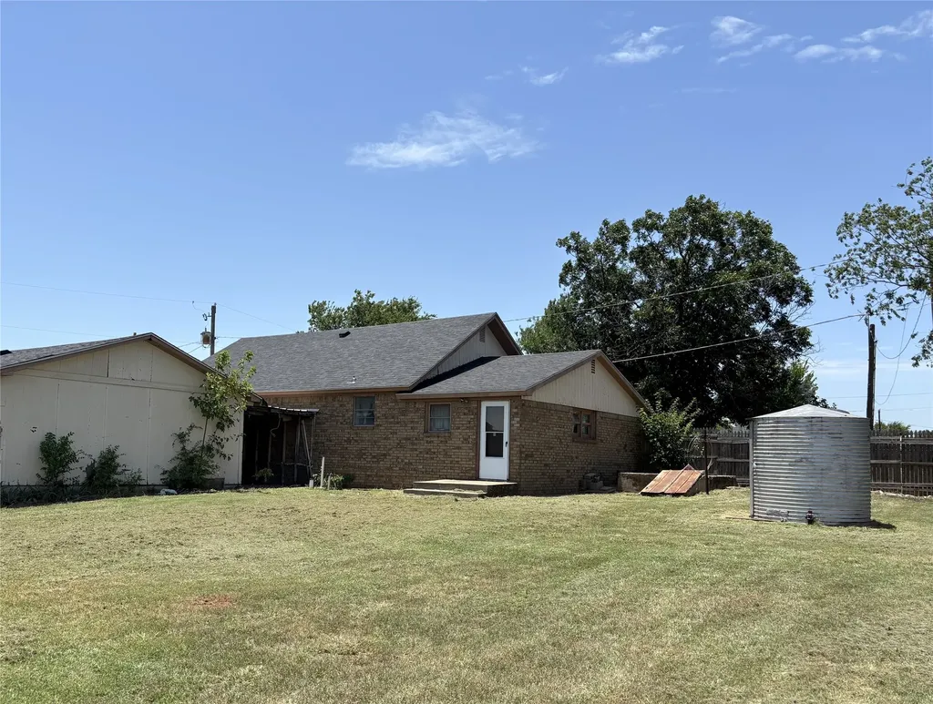 214 E Fourth Henrietta TX 76365