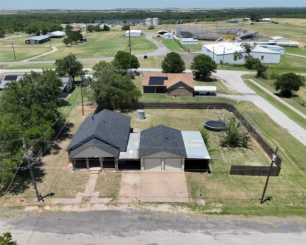 214 E Fourth Henrietta TX 76365