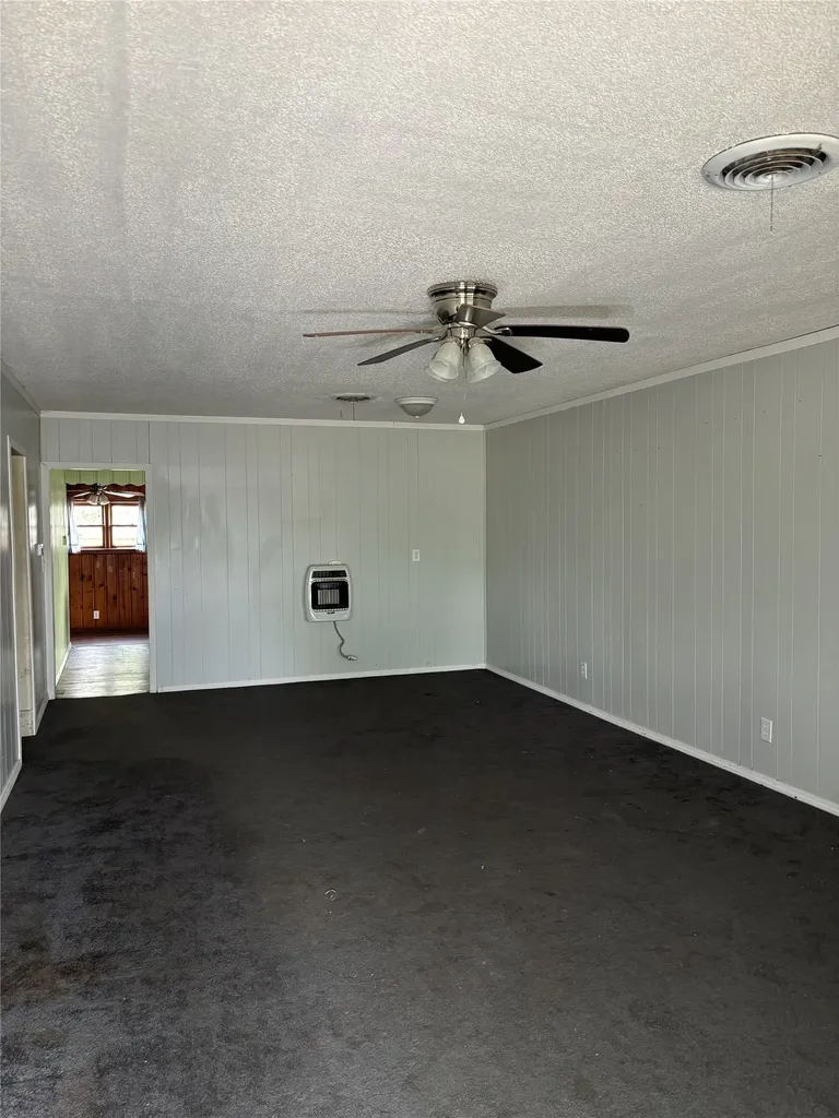 214 E Fourth Henrietta TX 76365