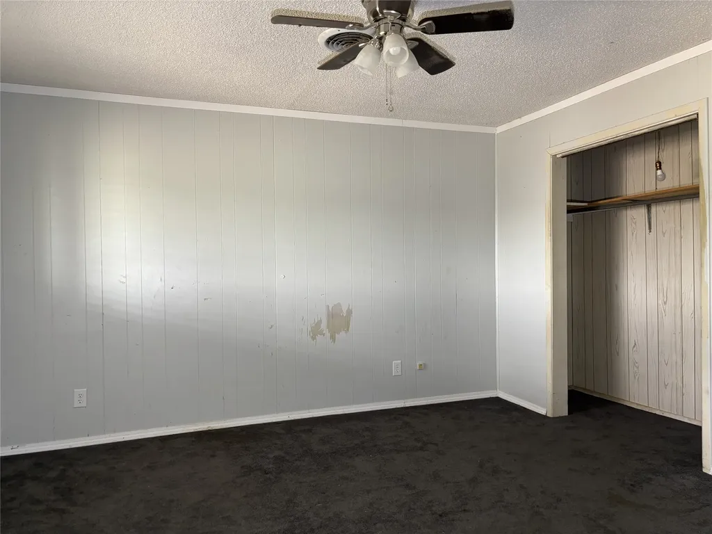 214 E Fourth Henrietta TX 76365