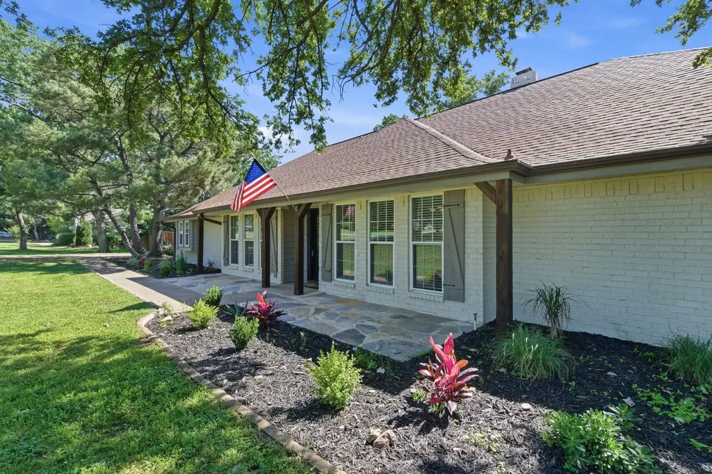 835 Cross Timbers Drive Double Oak TX 75077