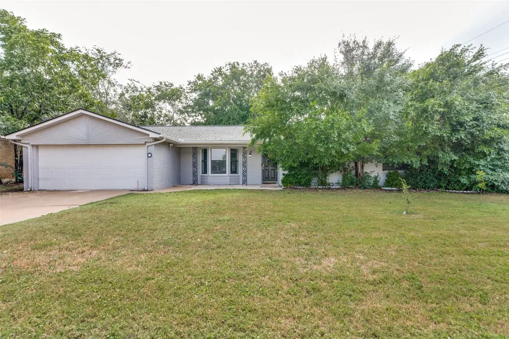 1904 Old Kirk Road Bedford TX 76022