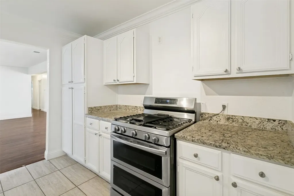 1904 Old Kirk Road Bedford TX 76022