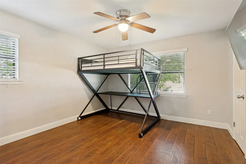 1904 Old Kirk Road Bedford TX 76022