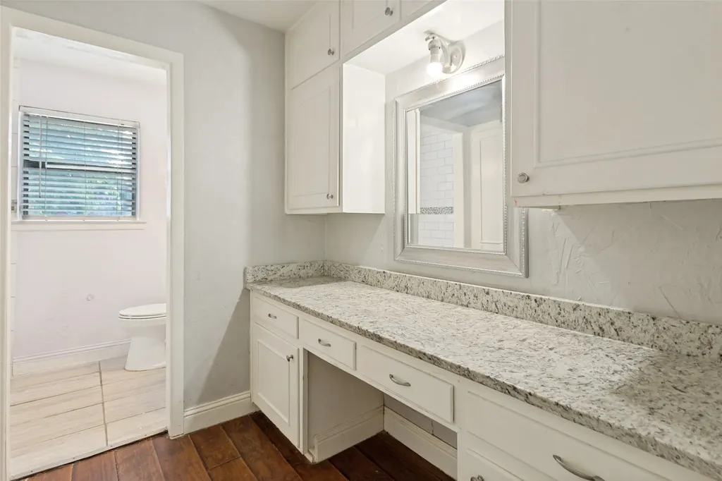1904 Old Kirk Road Bedford TX 76022