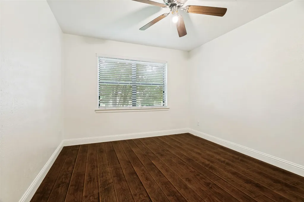 1904 Old Kirk Road Bedford TX 76022