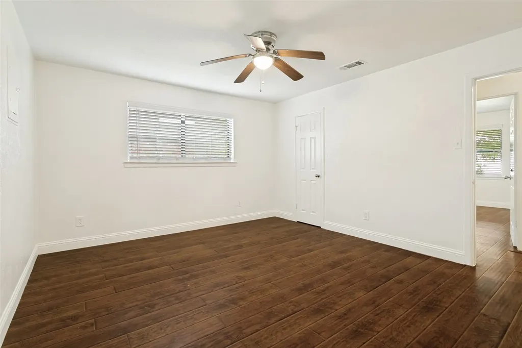1904 Old Kirk Road Bedford TX 76022